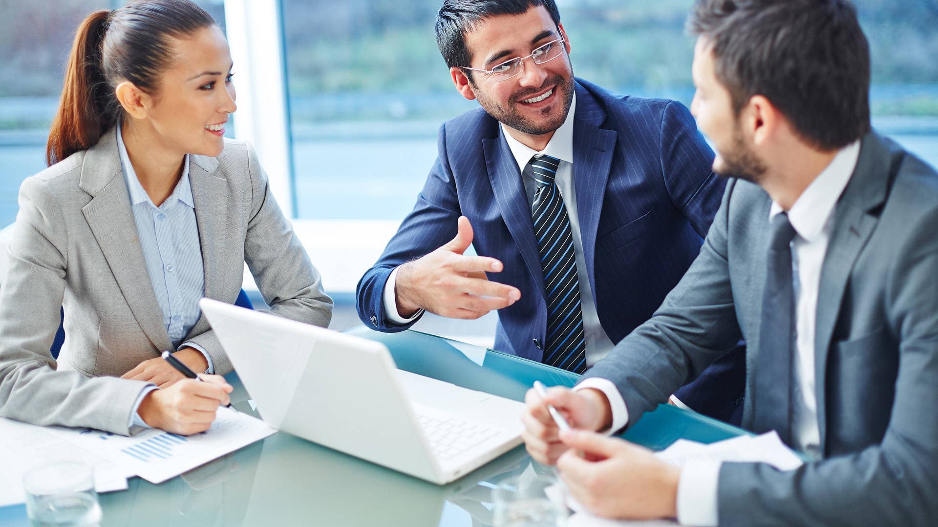 Équipe de professionnels en réunion